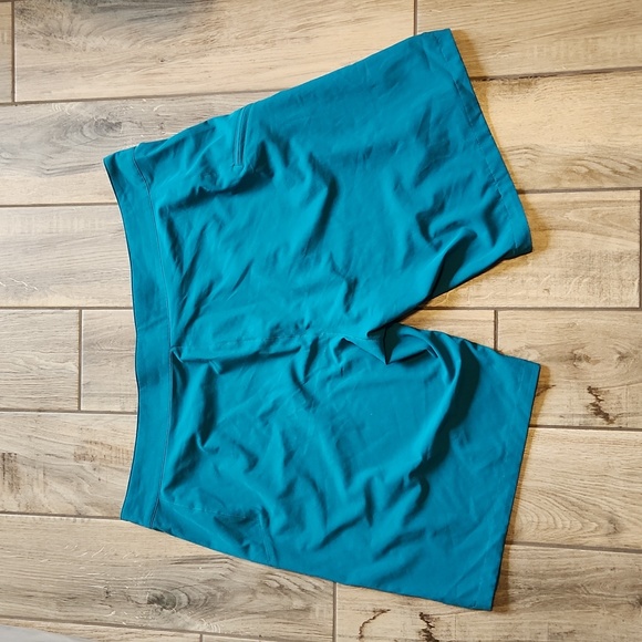 Under Armour XXL Men's Board Shorts - Picture 2 of 3